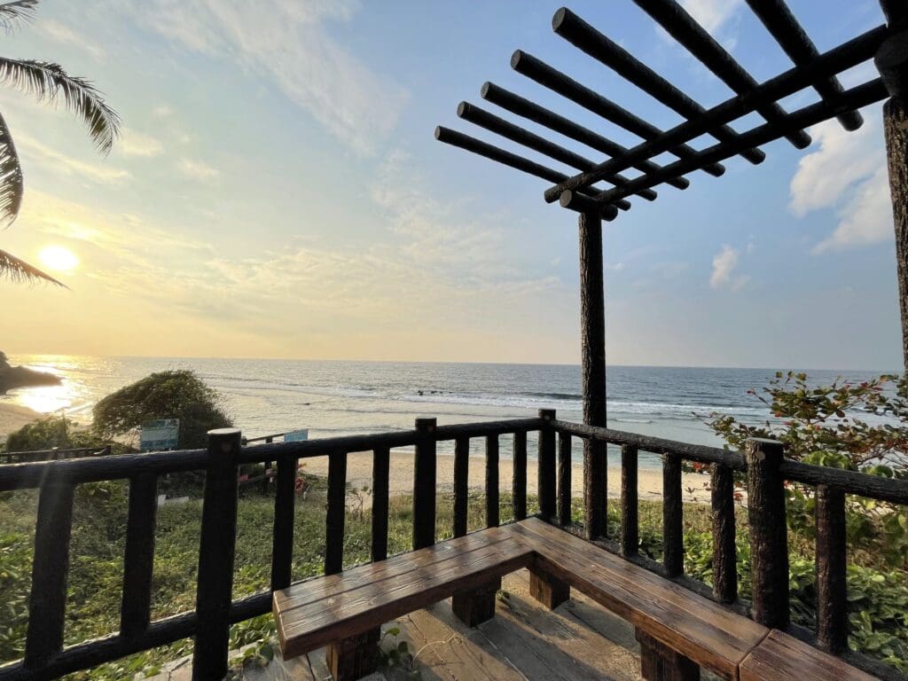 遊記：小琉球套裝行程太輕鬆!吃喝玩樂一次滿足!(黑皮會館+真饌海鮮樓+烏鬼洞+玻璃船)