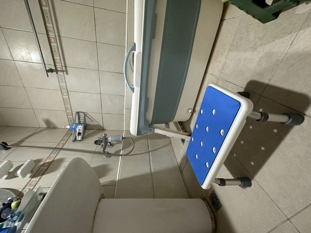 開箱：康逸家居kangyi浴室防滑腳踏椅