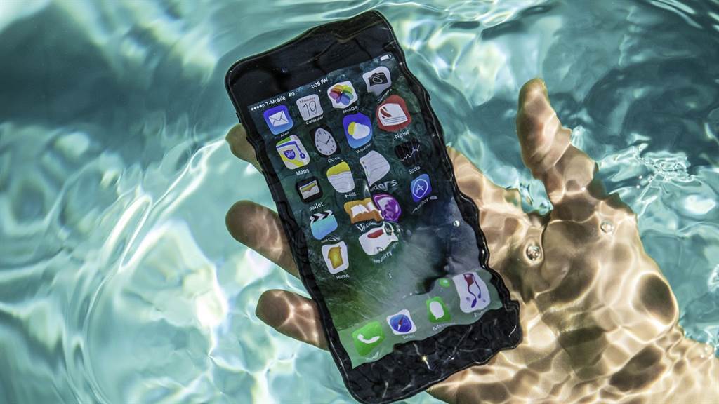 iPhone 泡水了?怎麼辦， 防塵防水等級一次看